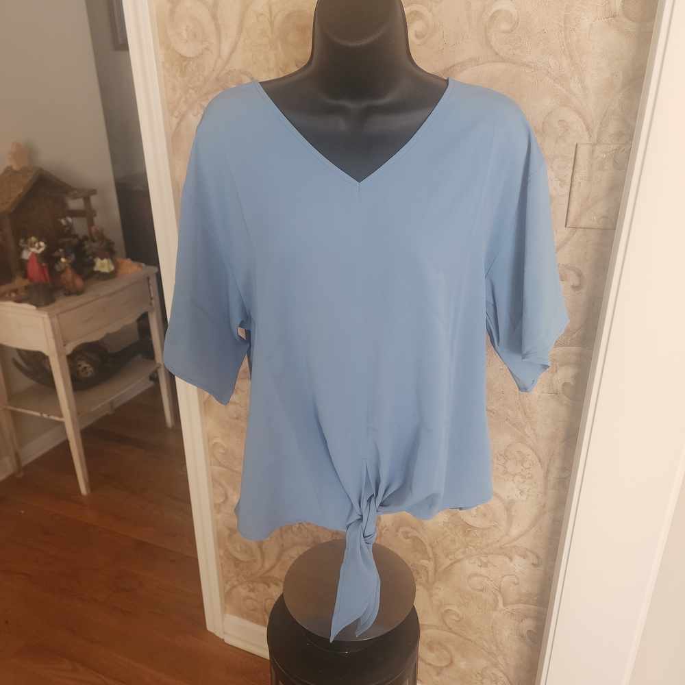 Jan - Elegant Sky Blue V-Neck Tie-Front Blouse